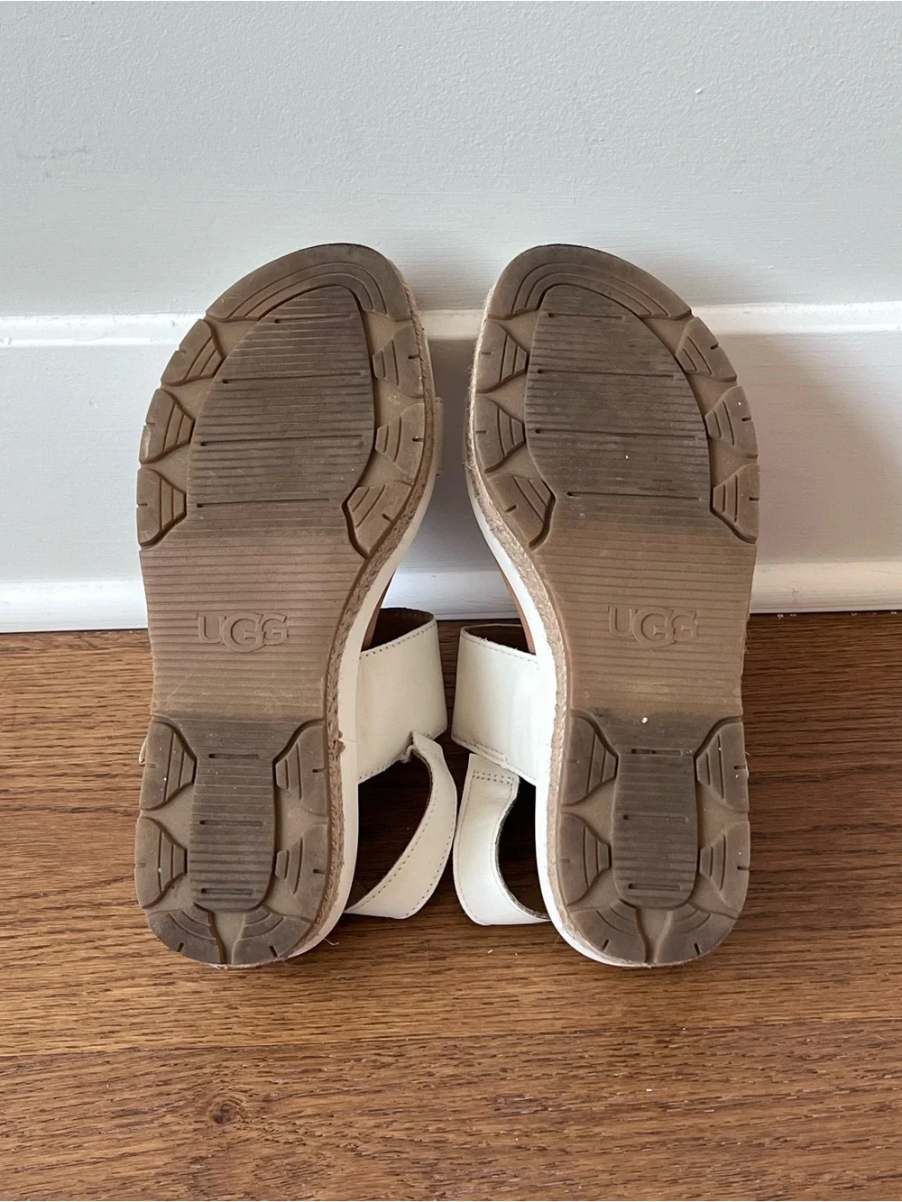 UGG April Chalk White Leather Platform Espadrilles Buckle Sandals Women Size 7